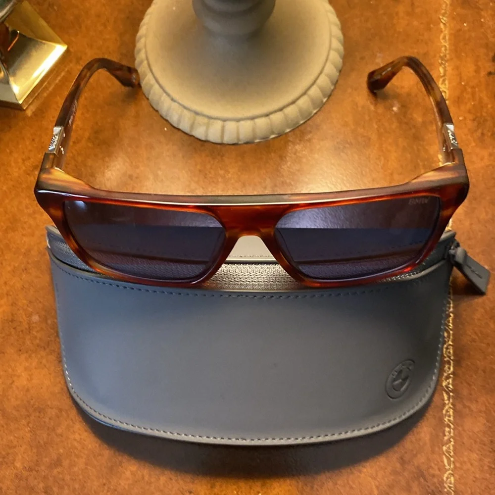 BMW New “tortoise” and bluish lens Sporty Sunglasses